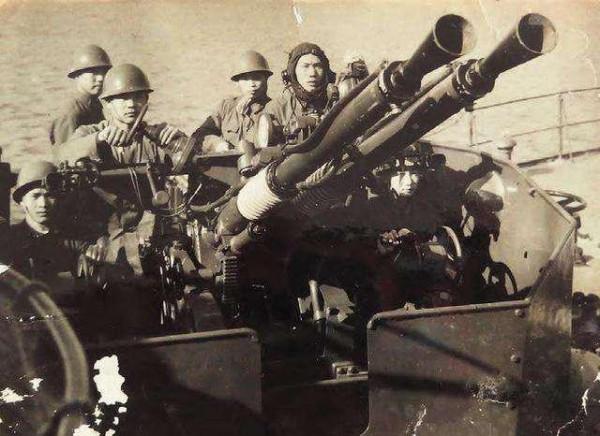 76年王震前去探望鄧小平，鄧小平連發幾問：葉劍英住哪裡？怎麼樣