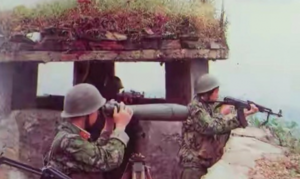 戰士王高銀：吃飯時怒視越軍，飯後炸死15名敵軍，57歲仍身形矯健