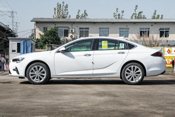 20萬預算不一定看凱美瑞，這三款中型車同樣是精品，優惠還不低