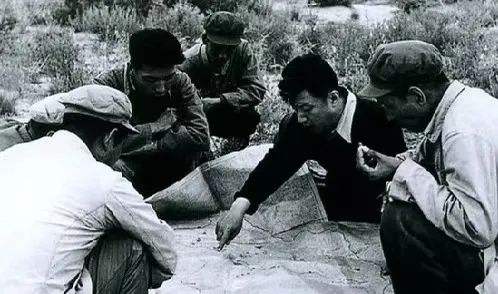 他是原新疆軍區副政委，55年未參與軍隊授銜，卻一生沒有娶妻生子