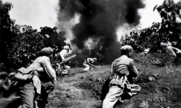 開國中將回家尋親，警衛員向一老乞丐問路，豈料此人正是將軍母親