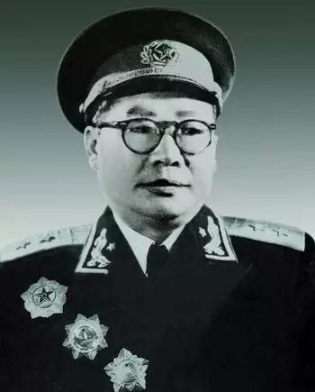 開國將領中，有人不到20歲就當師長，當司令，能指揮得了部隊嗎？