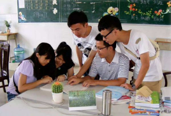 教師迎來好訊息，“職稱評定”出新規，再也不用苦熬多年還沒職稱