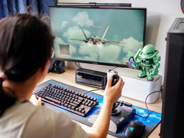 1.2m小桌子能放點啥?分享桌上好物,和一臺輕度RGB主機 1.2m小桌子能放點啥?分享桌上好物,和一臺輕度RGB主機