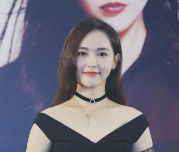 唐嫣秘密生子?鍾麗緹過生日,舒暢穿漢服直播,劉濤父親去世 唐嫣秘密生子?鍾麗緹過生日,舒暢穿漢服直播,劉濤父親去世