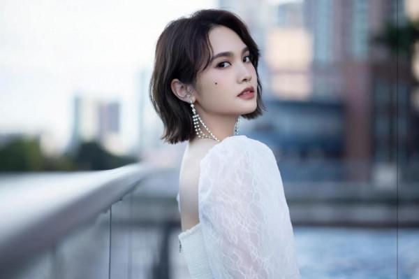 楊丞琳潔白紗裙透顯清雅之氣