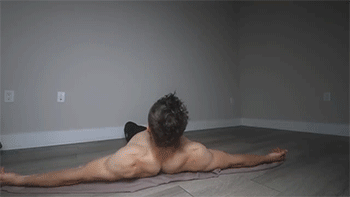 8個居家動作，不上健身房、照樣練出“迷人倒三角”