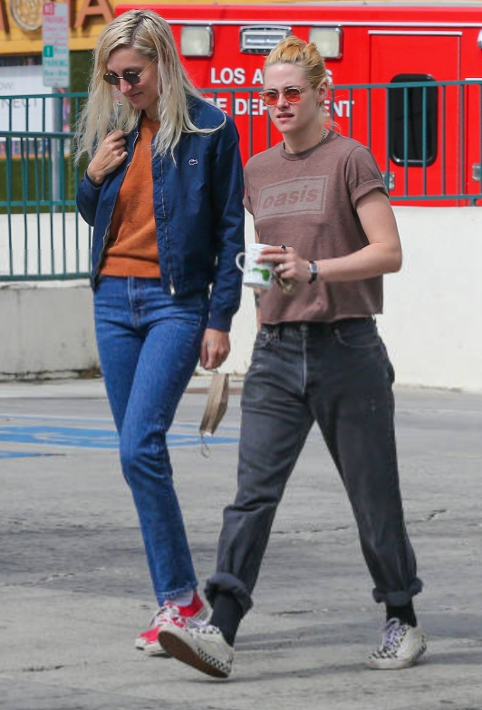 小K和女友出街秀恩愛,丸子頭搭染色墨鏡太帥,相戀2年感情穩定 小K和女友出街秀恩愛,丸子頭搭染色墨鏡太帥,相戀2年感情穩定