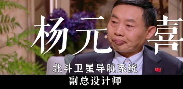 《朗讀者》三年後重回央視黃金檔！第一期就被董卿對話張桂梅破防