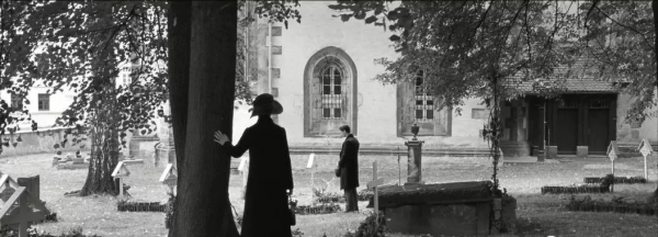 謊言是彩色的,現實是黑白的 謊言是彩色的,現實是黑白的