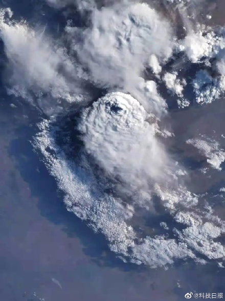 神舟十二號航天員拍攝的地球大片