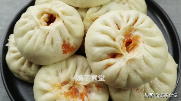 香辣豆腐包子，皮薄餡足，鮮嫩味美，一次3個吃不夠，太香了