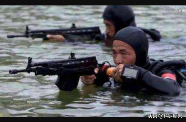 步槍射程400米，但水下威力十分可憐，子彈出膛1米就能用手抓住