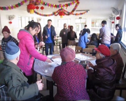 姐姐終於被送進了養老院