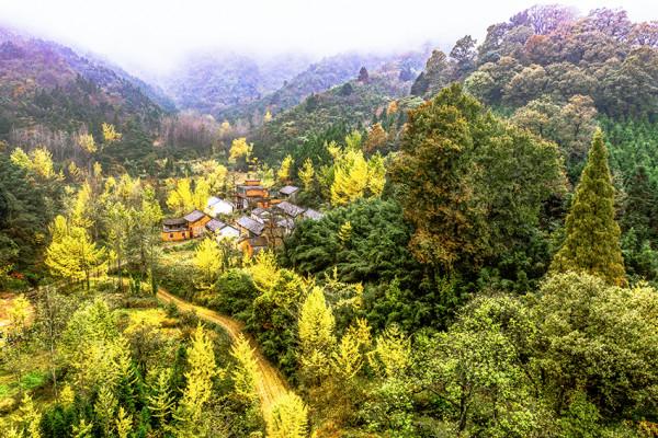 豫鄂交界深山村走出兩位開國將軍，濃濃秋色中掩藏很多感人的故事