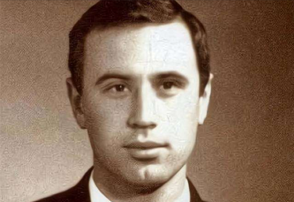 蘇聯航母之父：拒美天價高薪，助中國製造航母，他究竟有何目的？