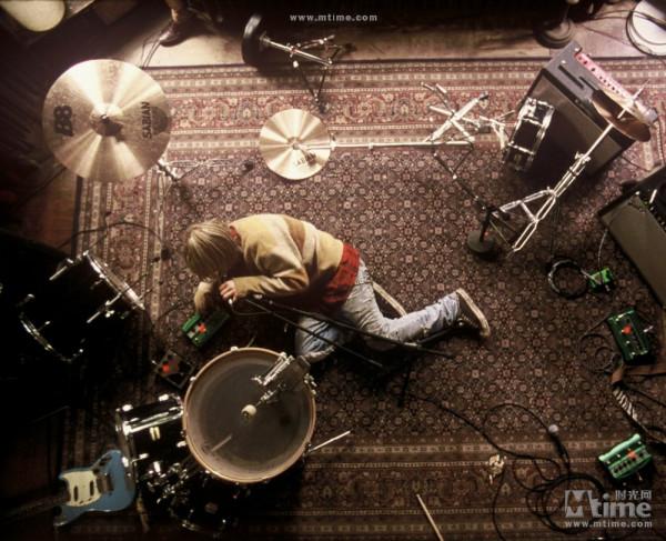 導演：《新蝙蝠俠》布魯斯韋恩受到科特柯本影響