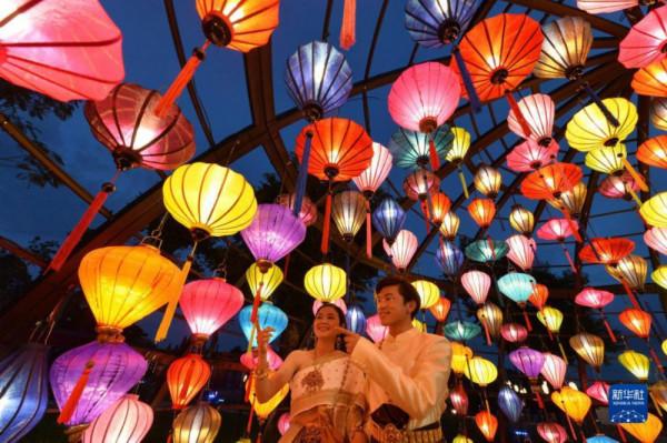 彩燈萬盞不夜天