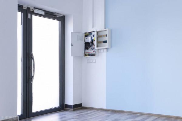 在農村自建房中，電線到底是走明線好還是走暗線好？