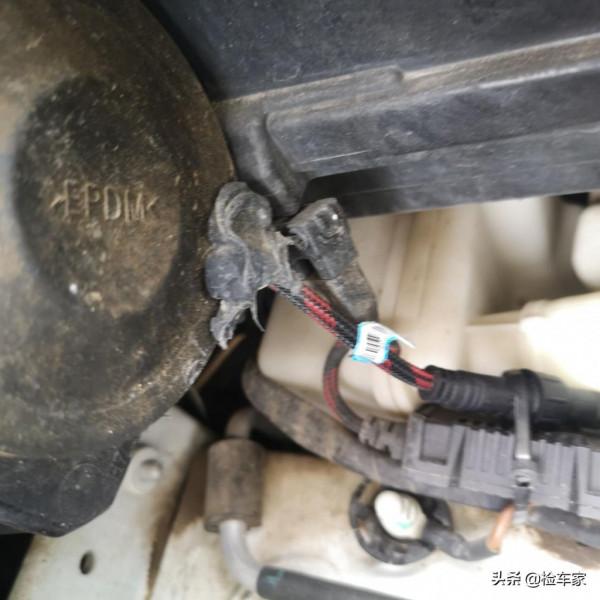 6萬多買輛才開四年的大眾寶來,扒開膠條讓人痛惜,賣家套路深 6萬多買輛才開四年的大眾寶來,扒開膠條讓人痛惜,賣家套路深