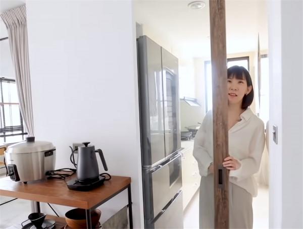 80後情侶相識4年，堅持不婚主義，把59㎡小家裝成極簡二人世界