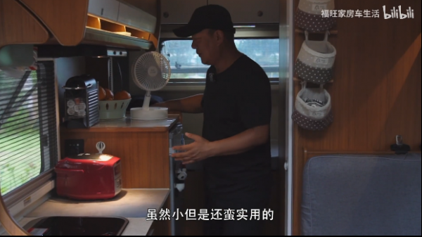 他50歲放棄高薪，裸辭帶妻子環遊中國