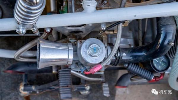 定製 &vert; 搭載兩臺本田CB750引擎的鹽灘賽車