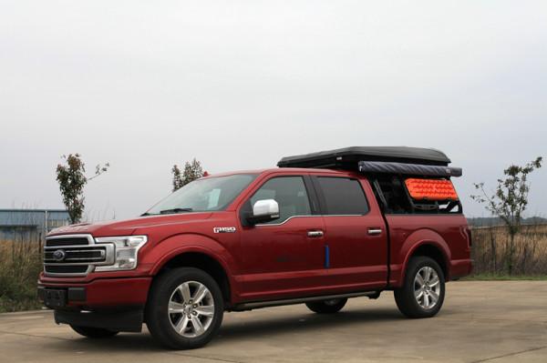 這臺福特F150LTD工具車把兩個人的旅行安排得妥妥當當