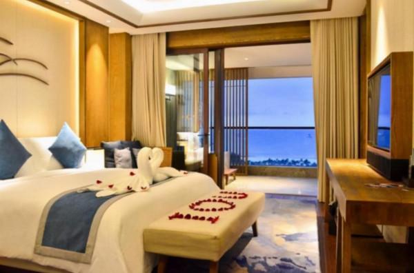 酒店情侶房床尾“長凳”有何用處？答案讓遊客直呼：漲知識