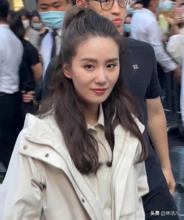 劉詩詩生圖暴露法令紋bug？趙露思說自己大笑後，法令紋更會卡粉