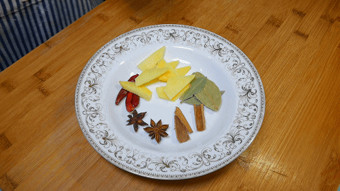 豆角土豆燉排骨，地道家常做法，排骨軟爛入味，蔬菜營養好吃