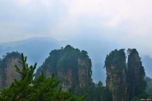 一首很有氣勢的詩，雖然只有短短的20個字，但是以小見大境界開闊