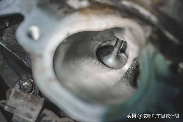 「奇怪の風」修復一臺行駛異響漏風的豐田皇冠，守護經典再次動人