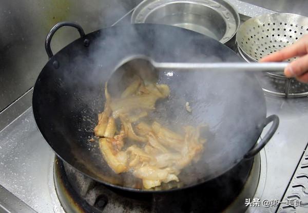 蒜苗回鍋肉家常版，廚師長簡單改良，香而不膩，比外面買的更好吃