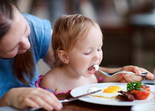 吃好早餐、自帶蔬果……幫孩子們把糖減下去