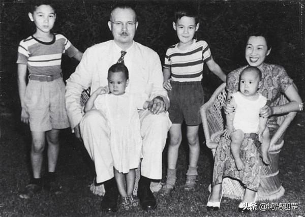 荷蘭小夥崇拜中國文化，娶了張之洞外孫女，擅長書法和古琴