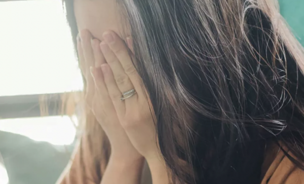 菲律賓16歲美少女,突然變成60歲老太太,顯得比母親還老,為啥? 菲律賓16歲美少女,突然變成60歲老太太,顯得比母親還老,為啥?