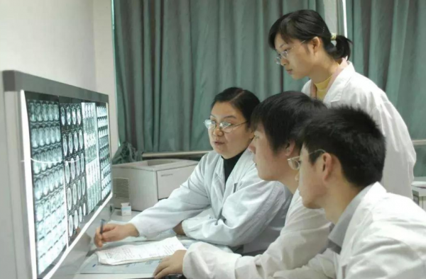 文科生也可以學醫？4個適合文科生的醫學專業，難度不大還好就業