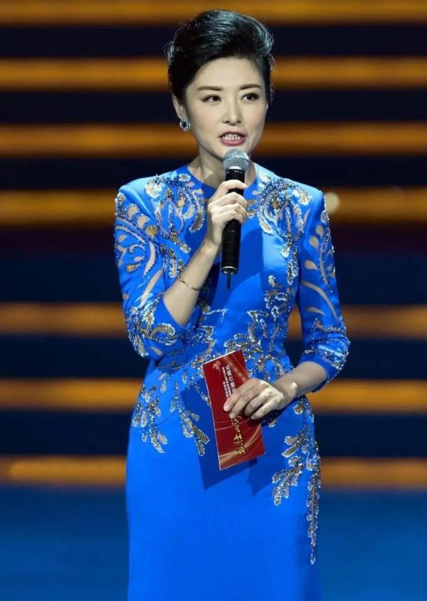 央視主持人周濤驚豔了時光寫真集 央視主持人周濤驚豔了時光寫真集