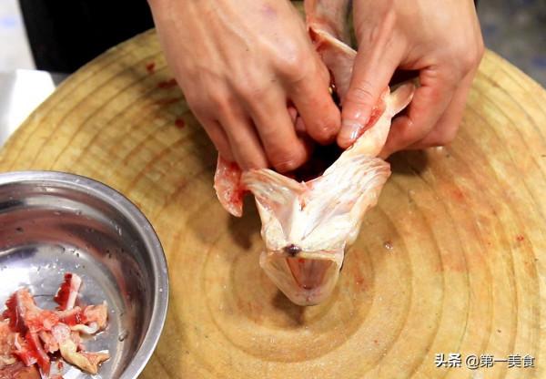 鱸魚別再蒸著吃了,廚師長教你新吃法,一炸一澆汁,外酥裡嫩 鱸魚別再蒸著吃了,廚師長教你新吃法,一炸一澆汁,外酥裡嫩