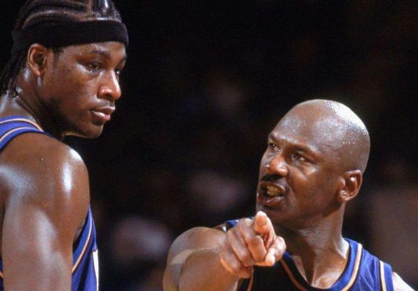 被喬丹推上舞臺,最終悻悻離場!“水貨狀元”誇梅-布朗去哪了? 被喬丹推上舞臺,最終悻悻離場!“水貨狀元”誇梅-布朗去哪了?