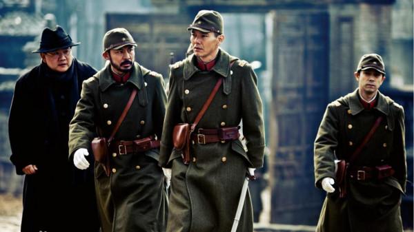 敵人進村了,八路軍仍在出操,日軍指揮官見狀說:必有埋伏 敵人進村了,八路軍仍在出操,日軍指揮官見狀說:必有埋伏