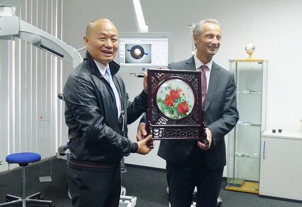 愛爾眼科陳邦:深諳資本之道的外行人,退伍軍人變身為千億首富 愛爾眼科陳邦:深諳資本之道的外行人,退伍軍人變身為千億首富