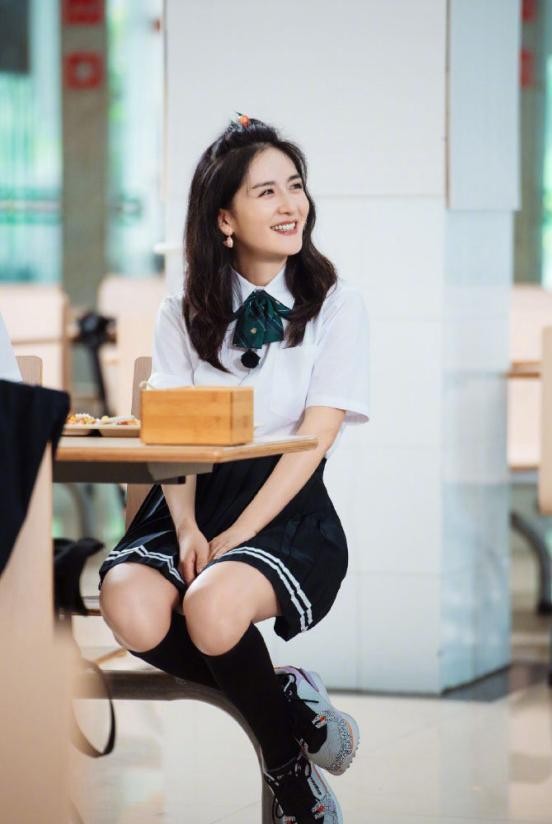 辣媽謝娜產後狀態真不賴,穿上拼接百褶裙少女感滿滿,看著太減齡 辣媽謝娜產後狀態真不賴,穿上拼接百褶裙少女感滿滿,看著太減齡