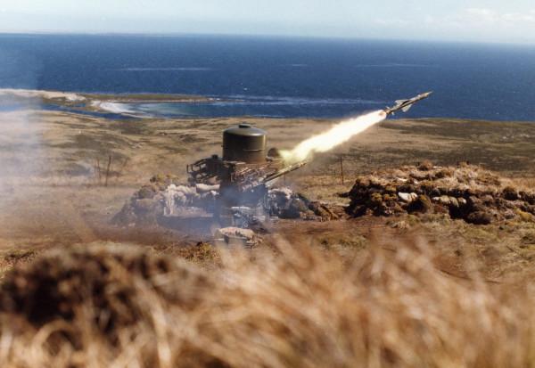 馬島防空吃緊？為提防梟龍，英國急忙替換服役50年的古董導彈