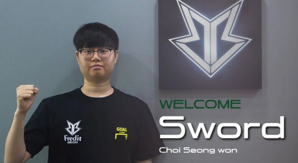 S賽上選趙信贏不了?jiejie自曝最後一場勝利原因:請神上身 S賽上選趙信贏不了?jiejie自曝最後一場勝利原因:請神上身