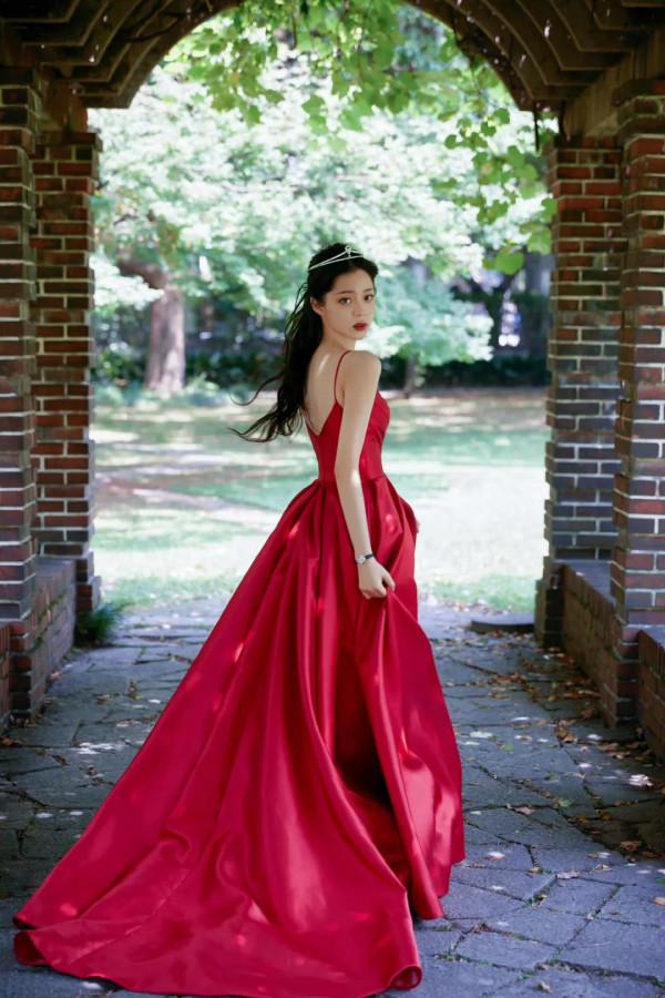 歐陽娜娜 紅裙扮相很可