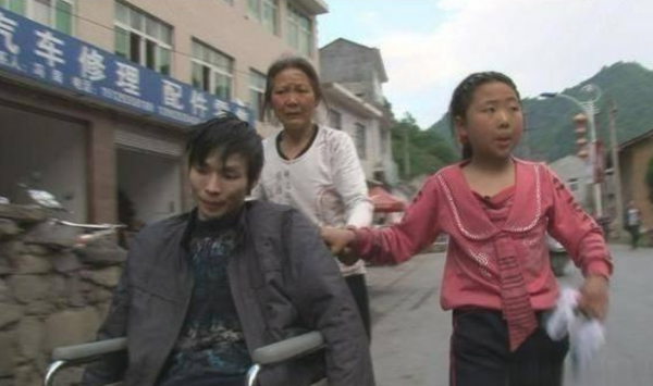 變形計主角今昔對比：真香男孩當上老闆，高佔喜考上211成國防生