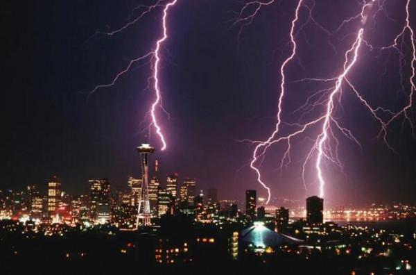 我國成功引雷，場面相當震撼，為何主動引雷，是將雷電儲存備用嗎