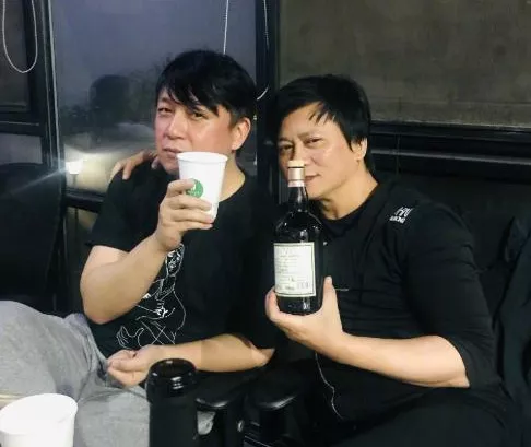 發腮禿頭、酒糟鼻、大肚腩，還有塑膠僵臉，中年男星的辣眼震撼